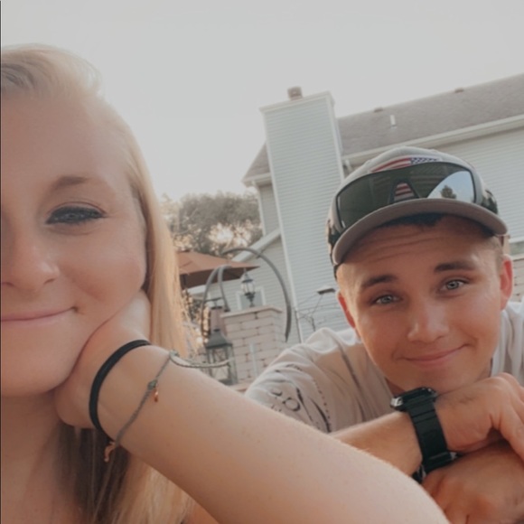 Profile Picture of Ashton Knickrehm (@ashtonbay747) on Poshmark