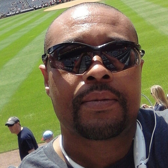 Profile Picture of Bianco Clemmons (@bianco1973) on Poshmark