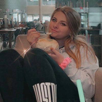 Profile Picture of Jessica Dickinson (@Jessica35980192) on Twitter