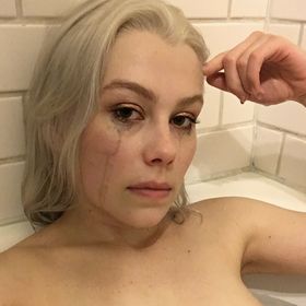 Profile Picture of lizzy grant (@borntohurts) on Pinterest