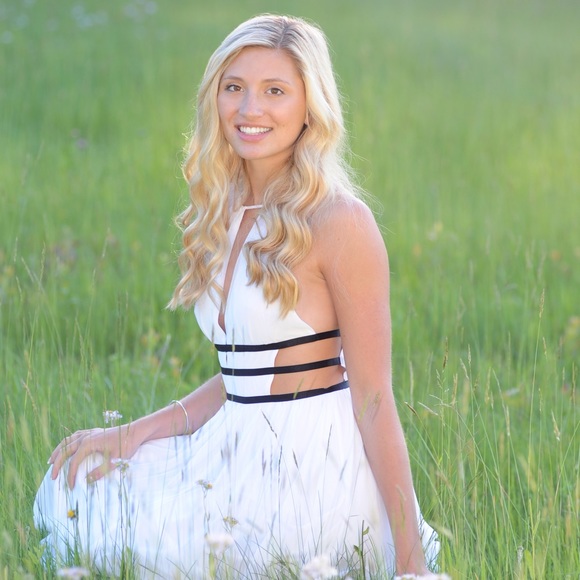 Profile Picture of Ella Wahlers (@ellawahlers) on Poshmark