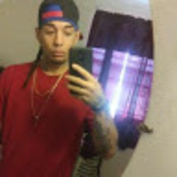 Profile Picture of Royalty Royal (@royalroyalty38) on Poshmark