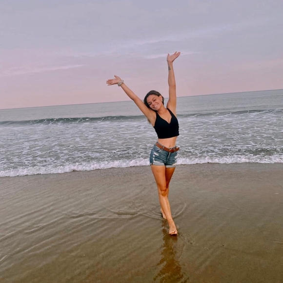 Profile Picture of Kyra Wadley (@kyrawadley) on Poshmark