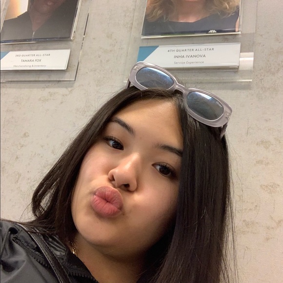 Profile Picture of Celine Gonzalez (@celinegon88) on Poshmark