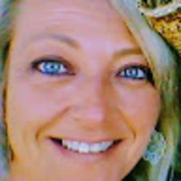 Profile Picture of Beth Tapper (@tapperbeth1) on Poshmark