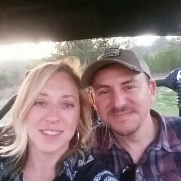 Profile Picture of Veronica Cook (@veronicap1214) on Poshmark