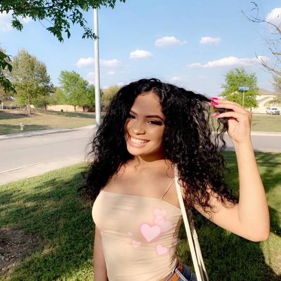 Profile Picture of Mikyla Pullins (@mikylaa) on Poshmark