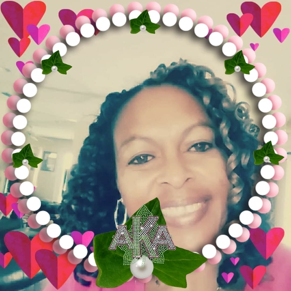 Profile Picture of Pamela Sledge (@pamela_sledge) on Poshmark