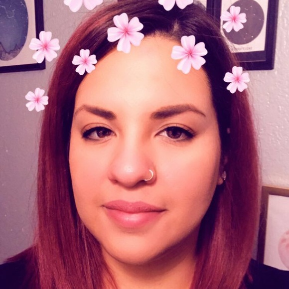 Profile Picture of Linette Lopez (@lxlopez1005) on Poshmark