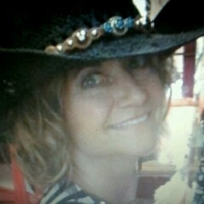 Profile Picture of Mary Chambers (@razzlemary) on Twitter
