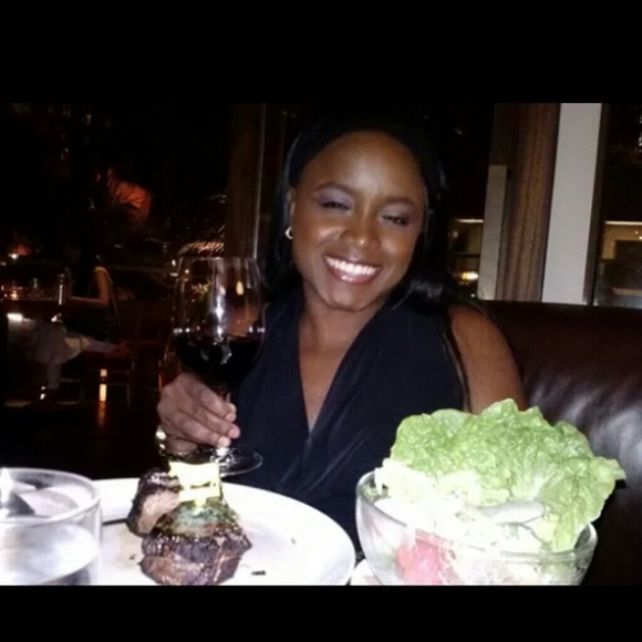 Profile Picture of Neyi lorena Lipski (@lorenalipski) on Poshmark