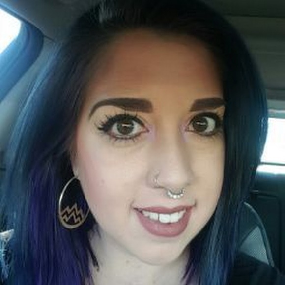 Profile Picture of Krystal Encinias (@kencinias4) on Poshmark