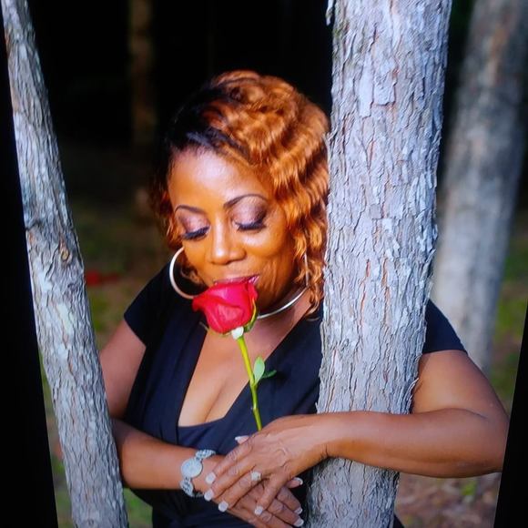 Profile Picture of Karen Pennamon (@karenpennamon) on Poshmark