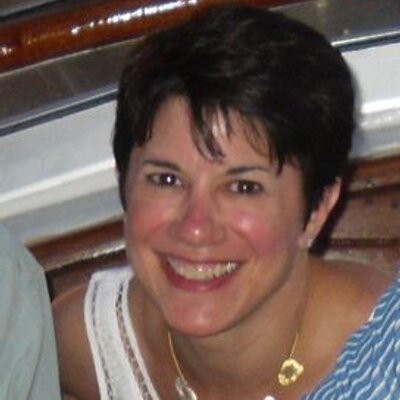 Profile Picture of Lynne Maloney (@MommaQueen17) on Twitter