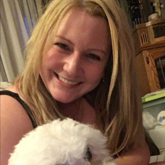 Nicole Tombari - Poshmark Profile Picture of Nicole Tombari (@nic0le603) on Poshmark