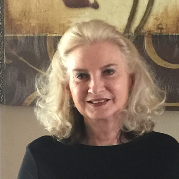 Profile Picture of Sandy Ioannidis (@ladywinsagain) on Poshmark