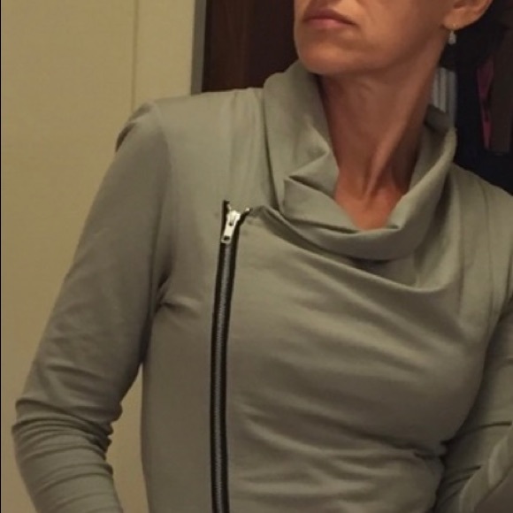 Profile Picture of Ivy So (@nirwanaa) on Poshmark