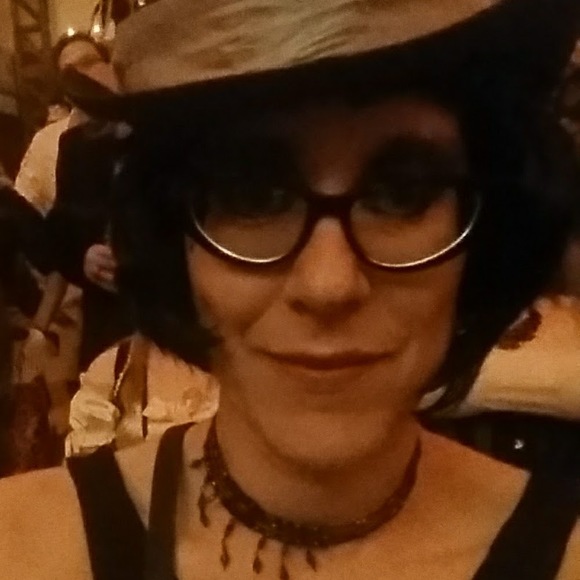 Profile Picture of Kim Moon (@kimmoonpharmd) on Poshmark