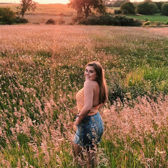 Profile Picture of Hannah Legner (@hanlegner) on Poshmark