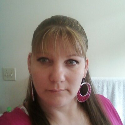 Profile Picture of Charity Bonds (@CharityGlover06) on Twitter