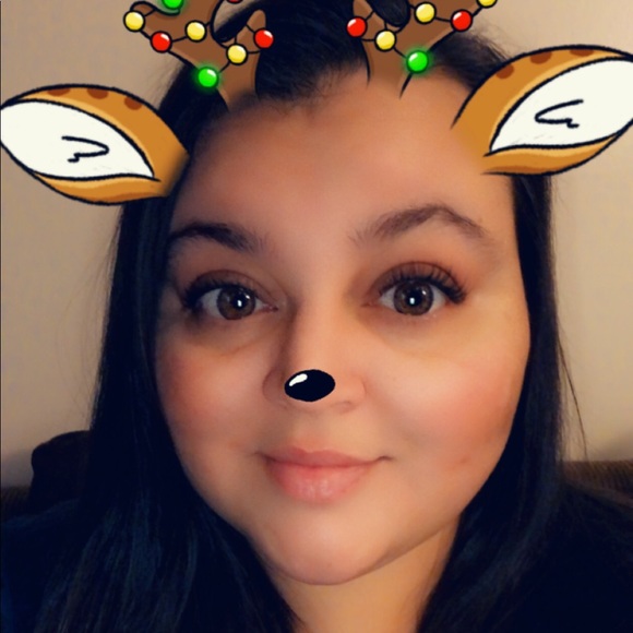 Profile Picture of Jillian St john (@jillywillylulu) on Poshmark