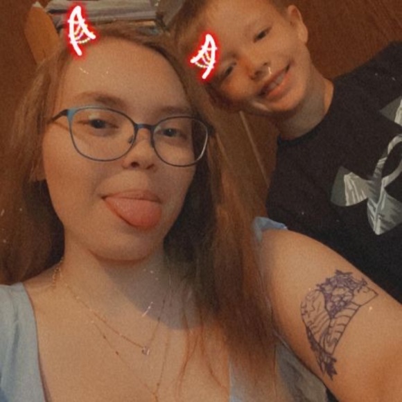 Profile Picture of Kylie Sitton (@kyliesitton) on Poshmark