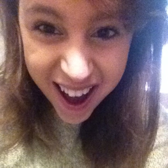 Profile Picture of Julia Whalen (@juliamaewhalen) on Poshmark