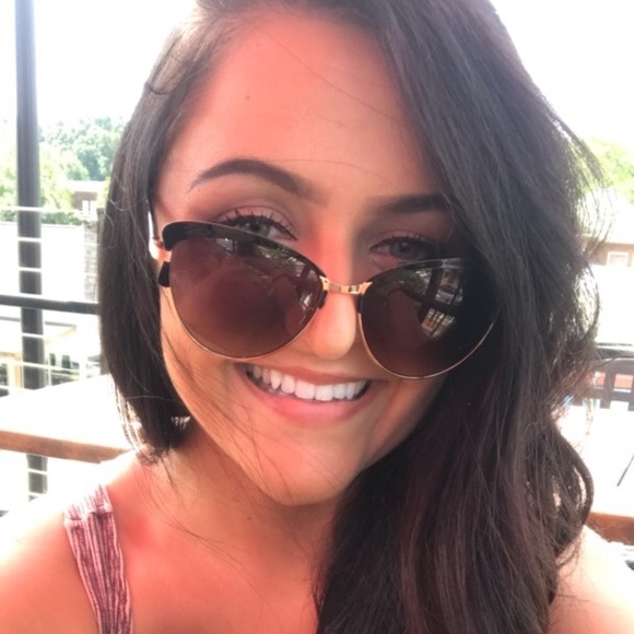 Profile Picture of Viktoria Mikita (@vikmik93) on Poshmark