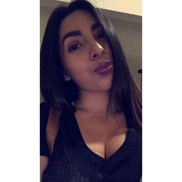 Profile Picture of Yesenia Mejia (@yeseniaaa213) on Poshmark