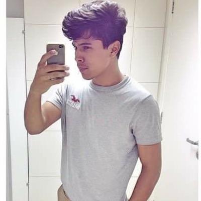 Profile Picture of Michael Almeida (@MiichaelMello) on Twitter