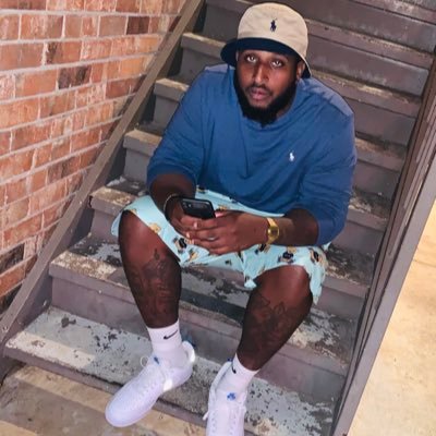 Profile Picture of I🖤Glen Oaks (@_iPooler) on Twitter