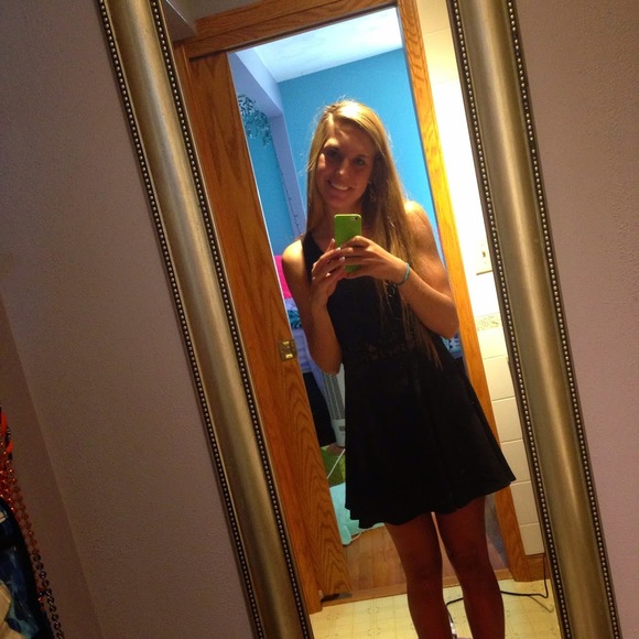 Profile Picture of Taryn Long (@sportzstars1234) on Poshmark