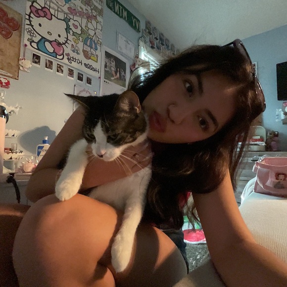 Profile Picture of Natalia Murrieta (@natimurrieta) on Poshmark