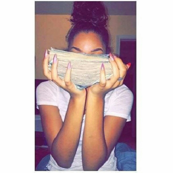 Profile Picture of Viyaney Granillo (@qvna01) on Poshmark