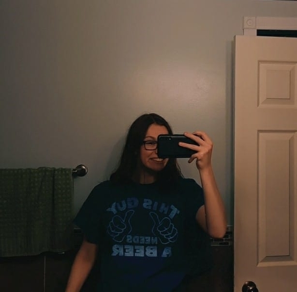 Profile Picture of Carly Bell (@carlybell1134) on Poshmark