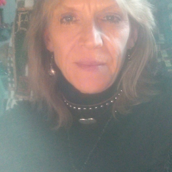 Profile Picture of Donna Foster (@donna_foster) on Poshmark