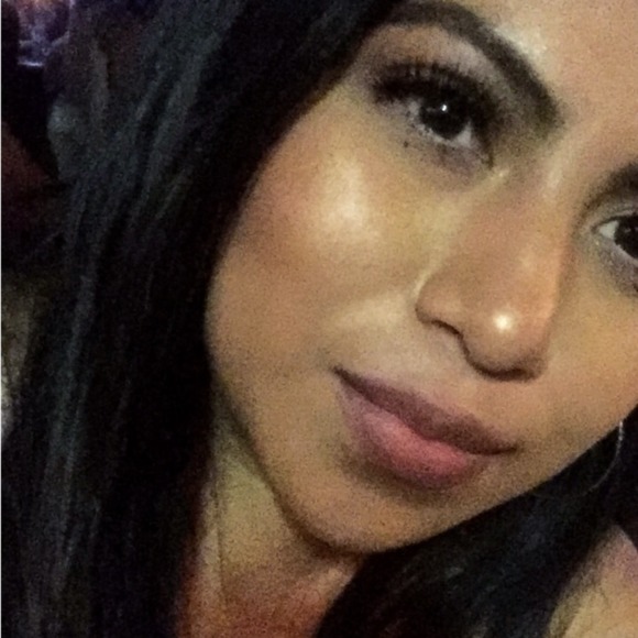 Profile Picture of Lupita Moralez (@luxpzza) on Poshmark