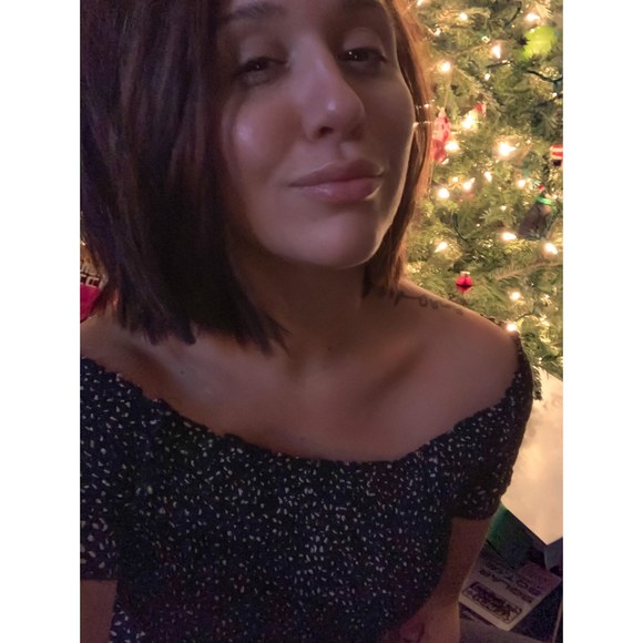 Profile Picture of Callie Sontag (@calliesontag) on Poshmark