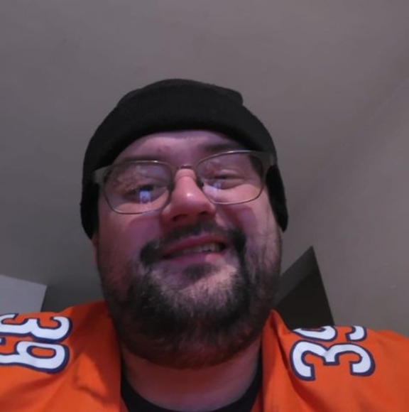 Profile Picture of Michael Degroot (@mikesemail16) on Poshmark