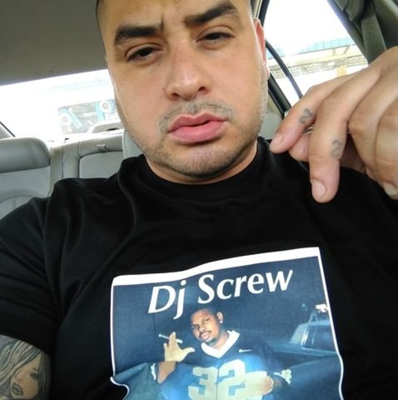 Profile Picture of Robert Cantu (@rmkja86) on Poshmark