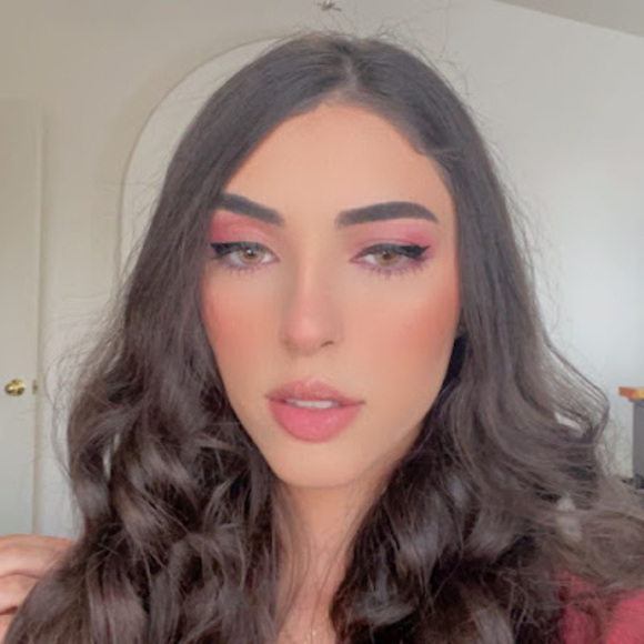 Profile Picture of Jennifer Dahdal (@jendahdal) on Poshmark