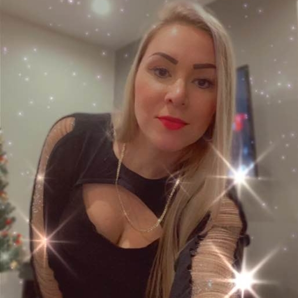 Profile Picture of Paula andrea Gil (@paulamona01) on Poshmark