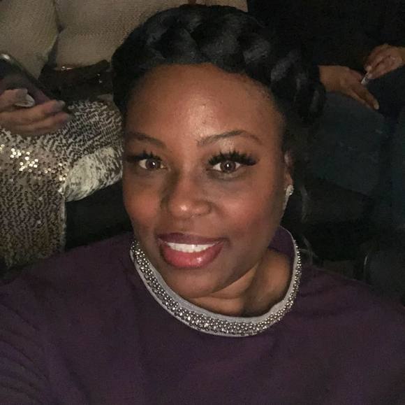 Profile Picture of Janet Singleton (@jsingl) on Poshmark