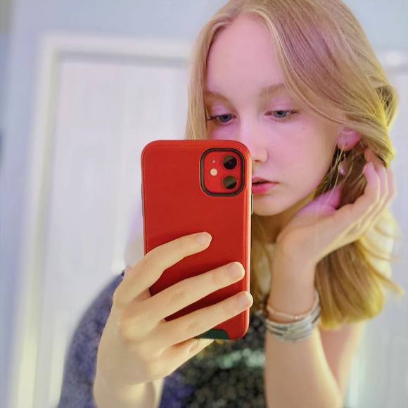 Profile Picture of Lauren Fields (@laurenfields722) on Poshmark