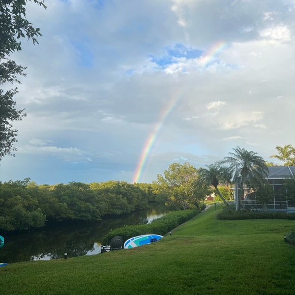 Profile Picture of Nikki Leonardi (@nsleonardi) on Poshmark