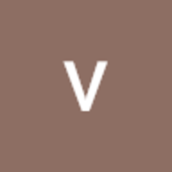 Profile Picture of Valerie Fitzsimonds (@vfitzsimonds) on Poshmark