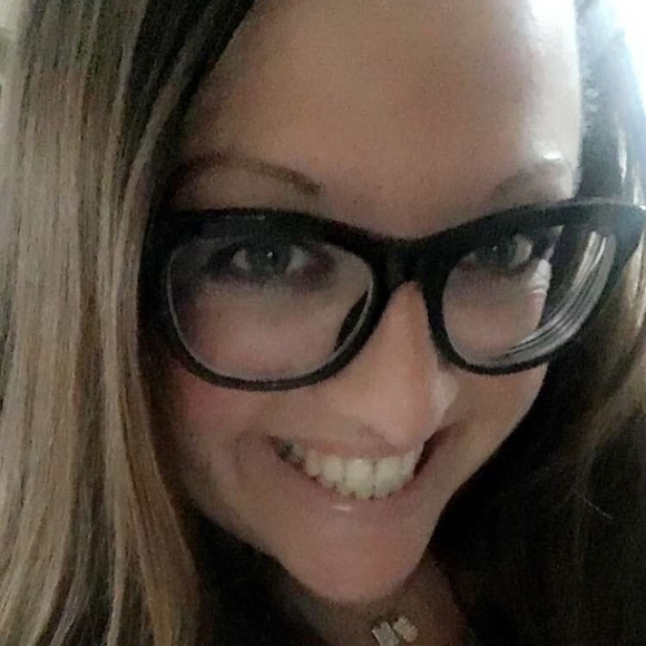 Profile Picture of Jen Mundahl (@jmunny82) on Poshmark