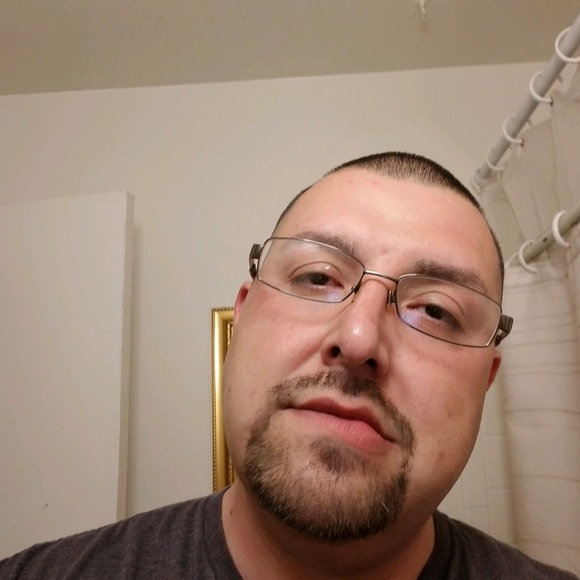 Profile Picture of Daniel Stines (@lildan72) on Poshmark