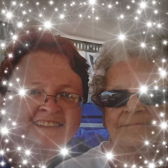 Profile Picture of Lois Losey (@loislosey) on Poshmark