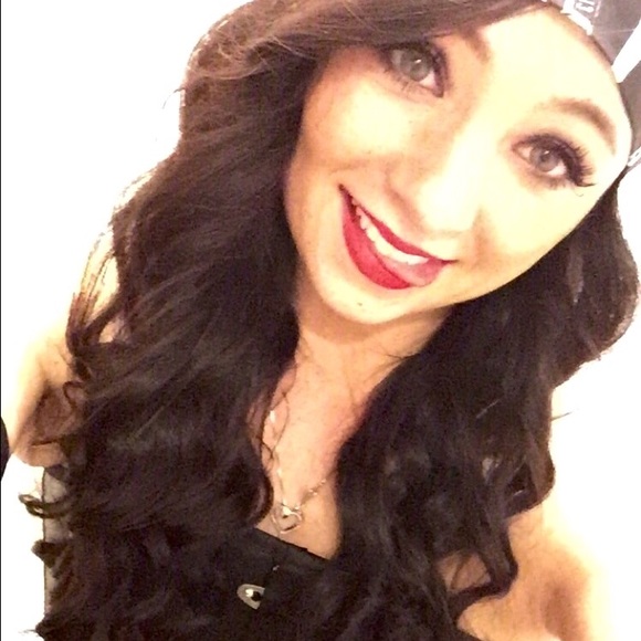 Haley Casko - Poshmark Profile Picture of Haley Casko (@caskoh) on Poshmark